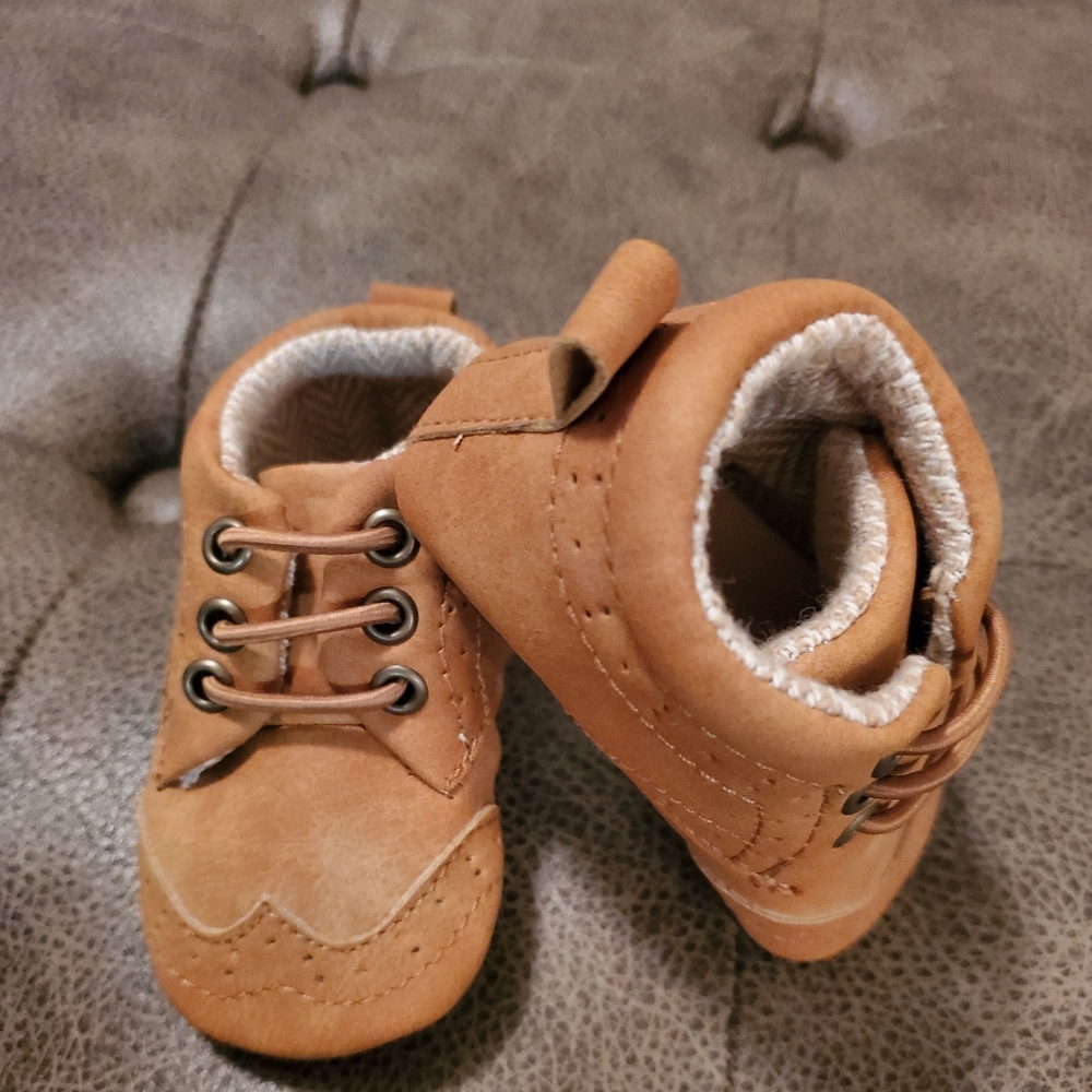 Baby shoes, NWOT, can be for a boy or girl.